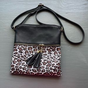 ⭐️Leopard crossbody purse